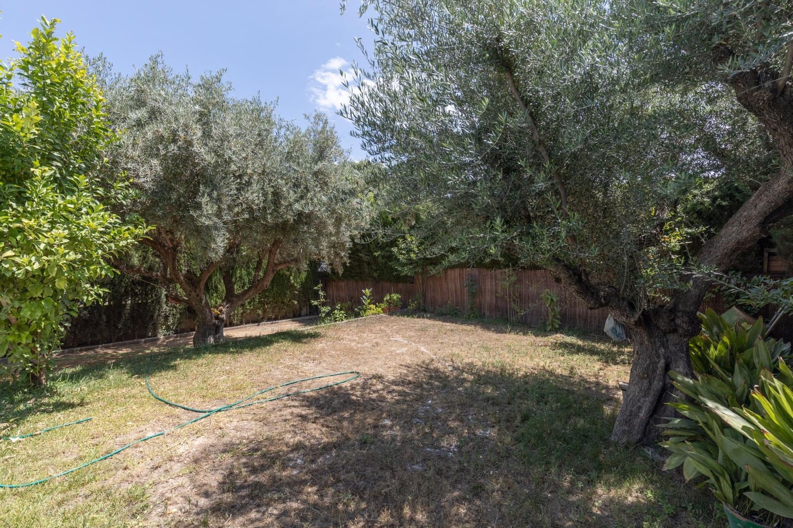 5 bedroom Villa for sale in Gojar with pool garage - € 445,000 (Ref: 9924804)