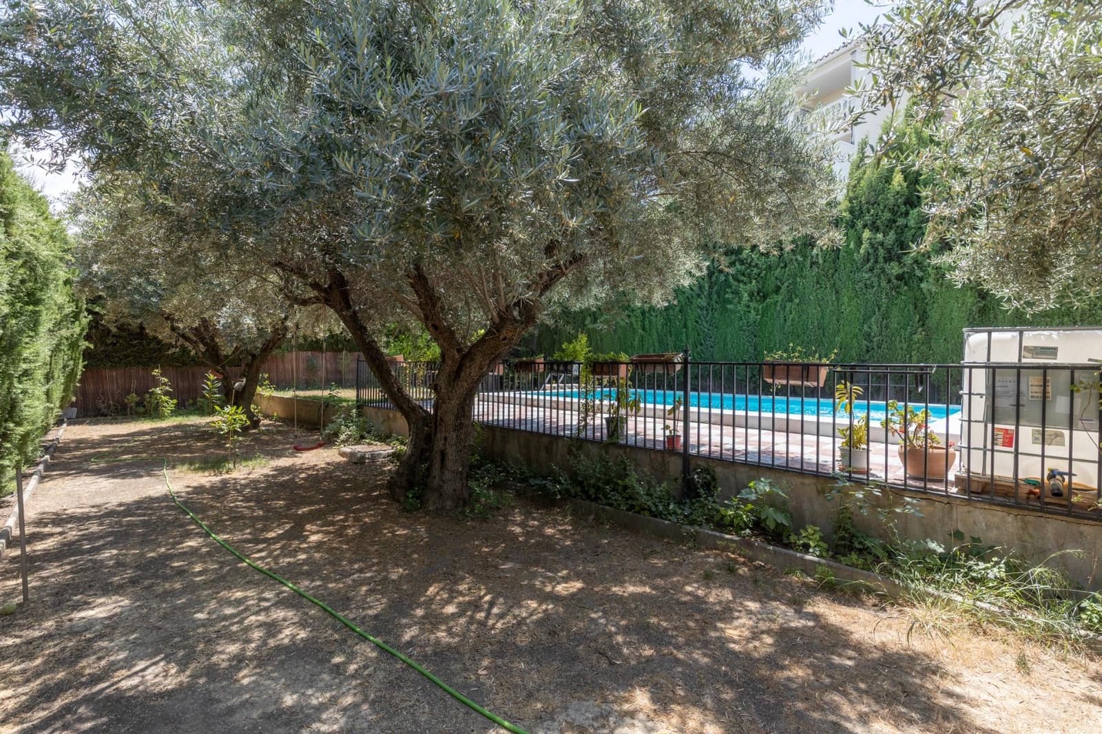 5 bedroom Villa for sale in Gojar with pool garage - € 445,000 (Ref: 9924804)
