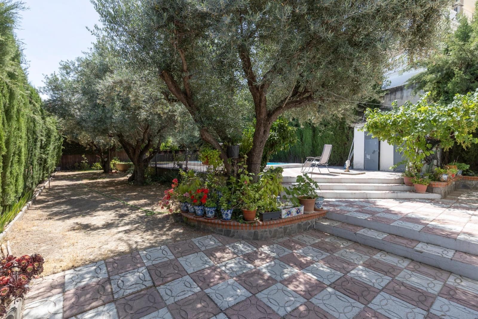 5 bedroom Villa for sale in Gojar with pool garage - € 445,000 (Ref: 9924804)