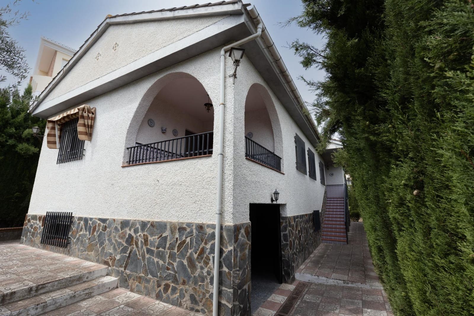 5 bedroom Villa for sale in Gojar with pool garage - € 445,000 (Ref: 9924804)