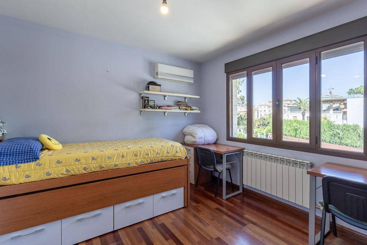 5 quarto Moradia para venda em Granada cidade com garagem - 750 000 € (Ref: 9924806)