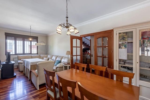 5 soverom Villa til salgs i Granada by med garasje - € 750 000 (Ref: 9924806)