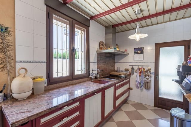 5 soverom Villa til salgs i Granada by med garasje - € 750 000 (Ref: 9924806)