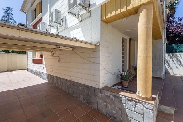 5 soverom Villa til salgs i Granada by med garasje - € 750 000 (Ref: 9924806)