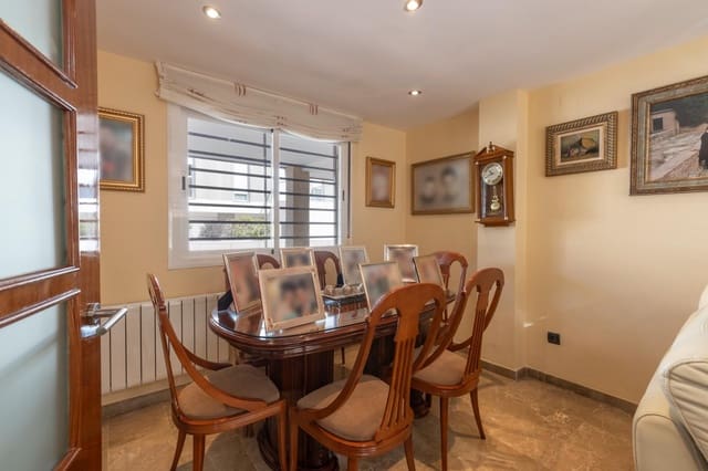 4 slaapkamer Rijtjeshuis te koop in Armilla met garage - € 365.000 (Ref: 9924807)