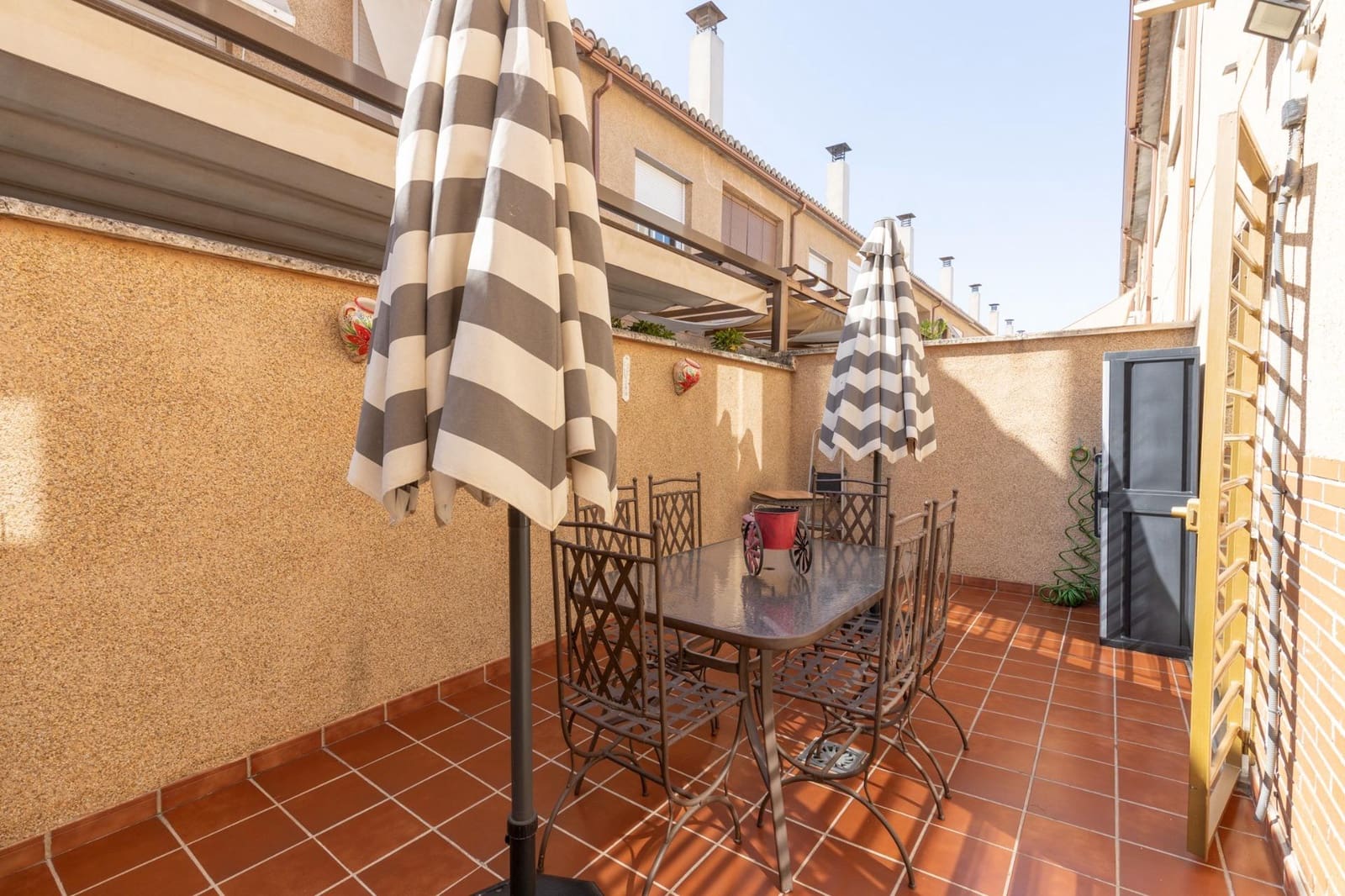 4 sovrum Radhus till salu i Armilla med garage - 365 000 € (Ref: 9924807)