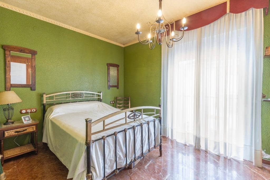 3 chambre Villa/Maison Mitoyenne à vendre à Grenade ville avec piscine garage - 270 000 € (Ref: 9927662)