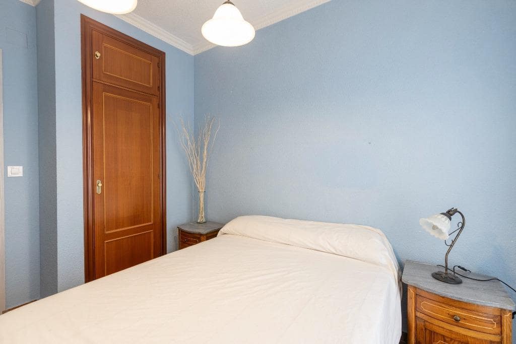 3 chambre Villa/Maison Mitoyenne à vendre à Grenade ville avec piscine garage - 270 000 € (Ref: 9927662)
