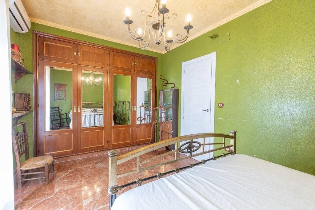 3 chambre Villa/Maison Mitoyenne à vendre à Grenade ville avec piscine garage - 270 000 € (Ref: 9927662)