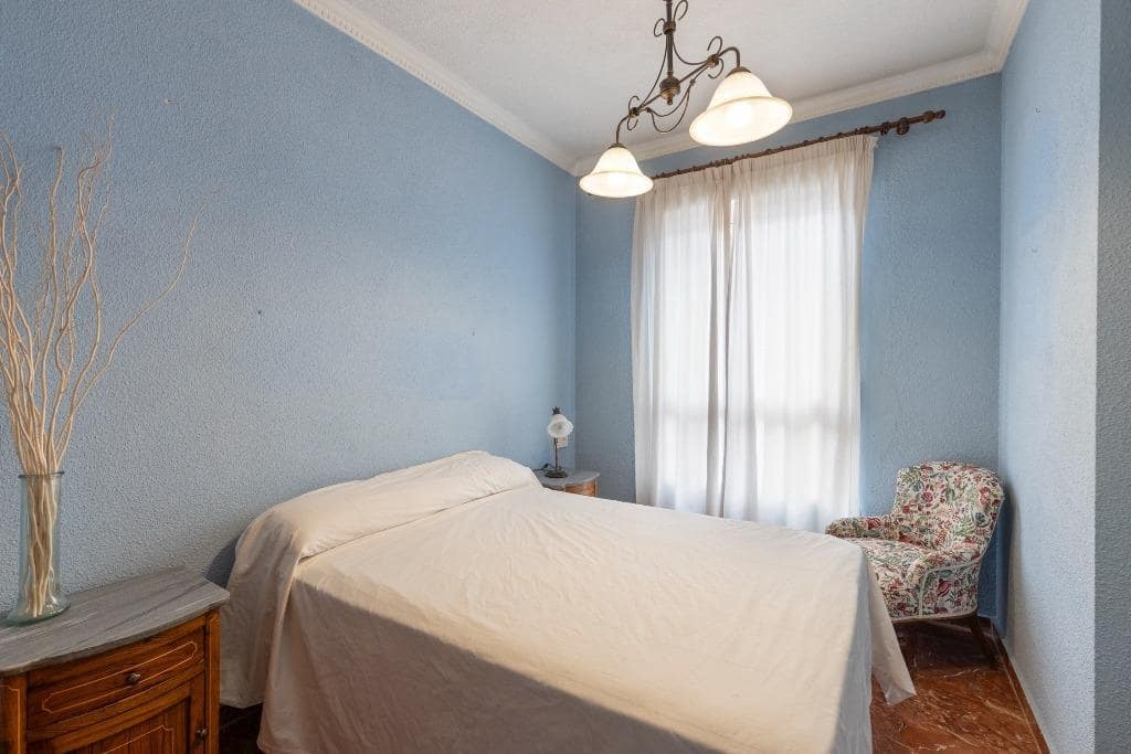 3 chambre Villa/Maison Mitoyenne à vendre à Grenade ville avec piscine garage - 270 000 € (Ref: 9927662)