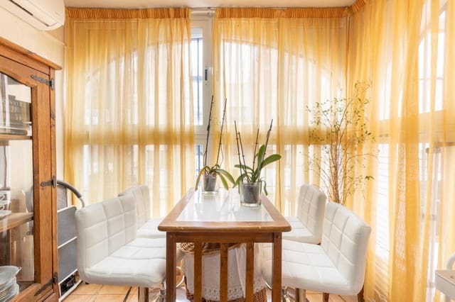 3 chambre Villa/Maison Mitoyenne à vendre à Grenade ville avec piscine garage - 270 000 € (Ref: 9927662)