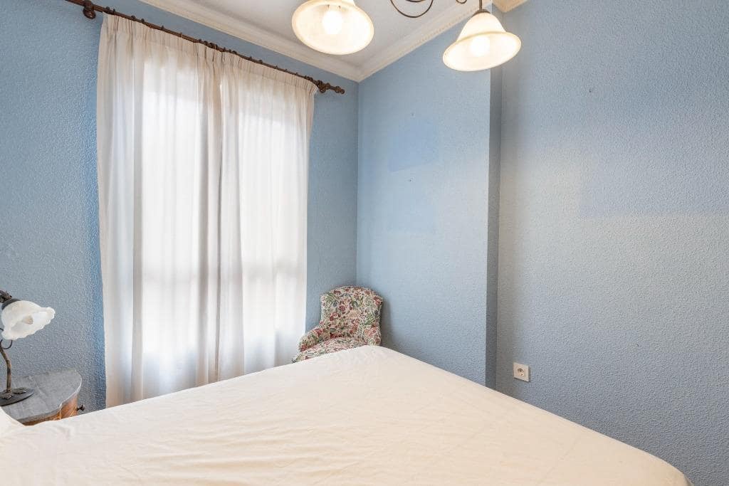 3 chambre Villa/Maison Mitoyenne à vendre à Grenade ville avec piscine garage - 270 000 € (Ref: 9927662)