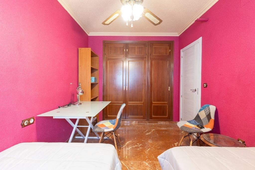 3 chambre Villa/Maison Mitoyenne à vendre à Grenade ville avec piscine garage - 270 000 € (Ref: 9927662)