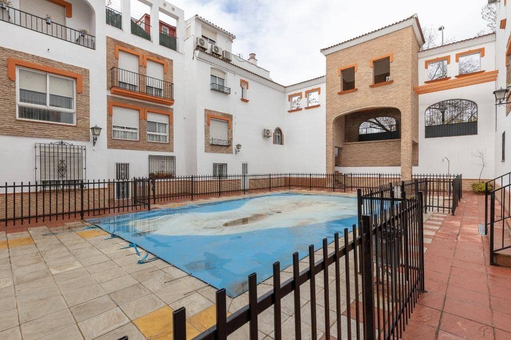 3 chambre Villa/Maison Mitoyenne à vendre à Grenade ville avec piscine garage - 270 000 € (Ref: 9927662)
