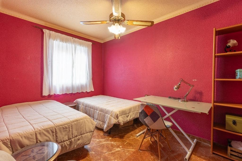 3 chambre Villa/Maison Mitoyenne à vendre à Grenade ville avec piscine garage - 270 000 € (Ref: 9927662)