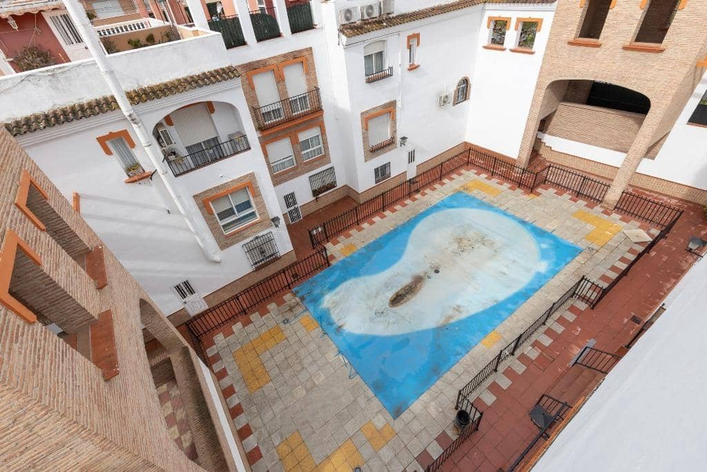 3 chambre Villa/Maison Mitoyenne à vendre à Grenade ville avec piscine garage - 270 000 € (Ref: 9927662)