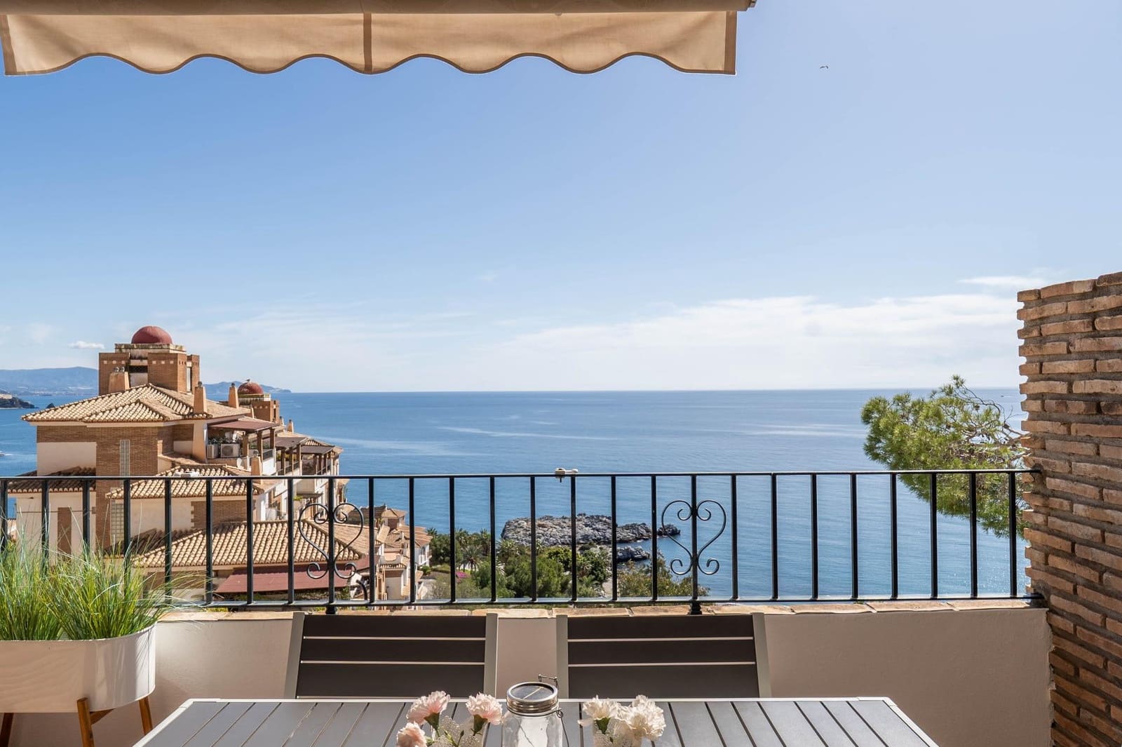 2 bedroom Apartment for sale in La Herradura with pool - € 279,000 (Ref: 9927665)