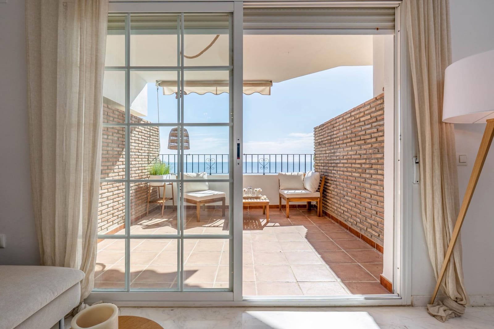 2 bedroom Apartment for sale in La Herradura with pool - € 279,000 (Ref: 9927665)