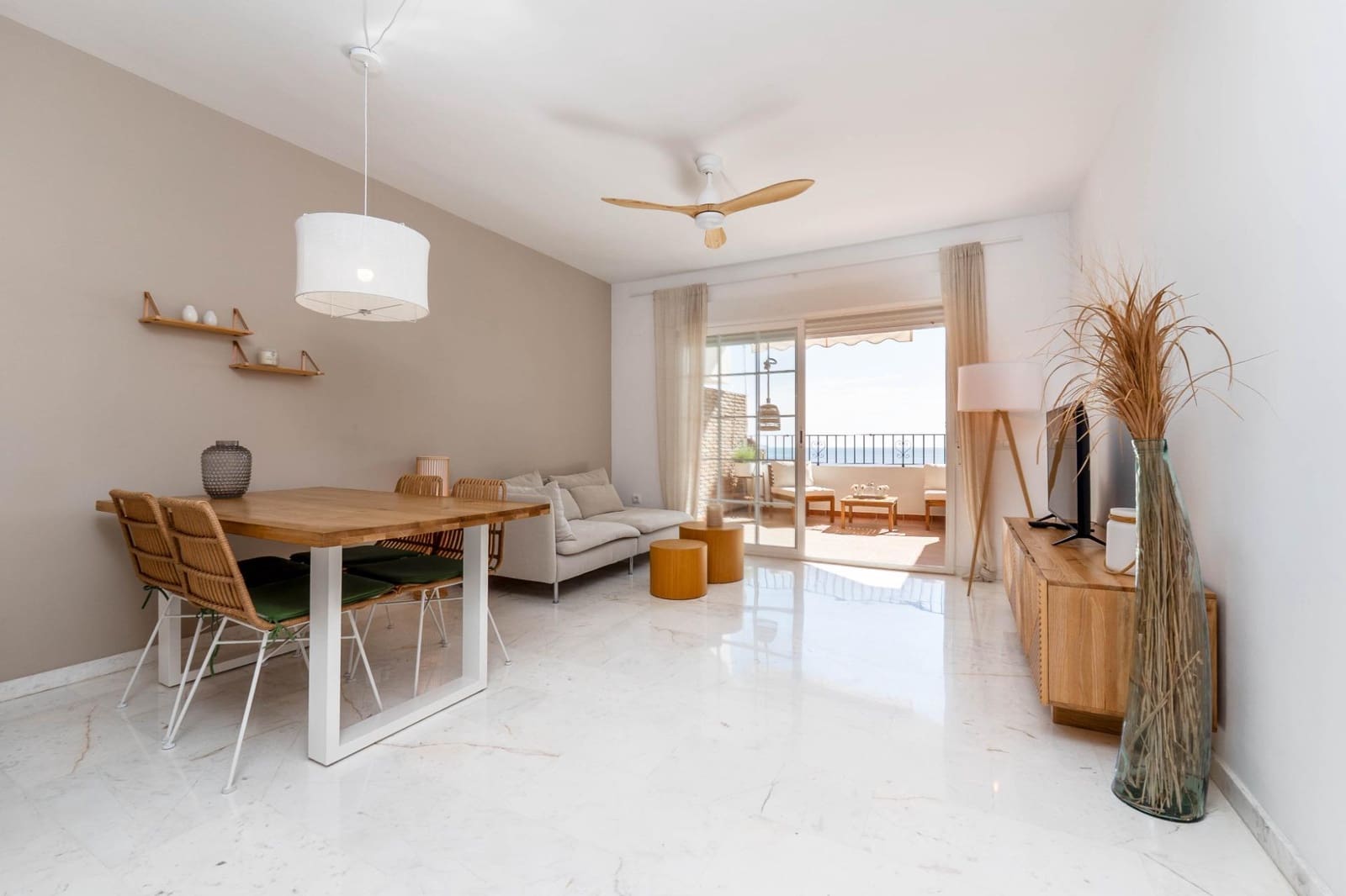 2 bedroom Apartment for sale in La Herradura with pool - € 279,000 (Ref: 9927665)