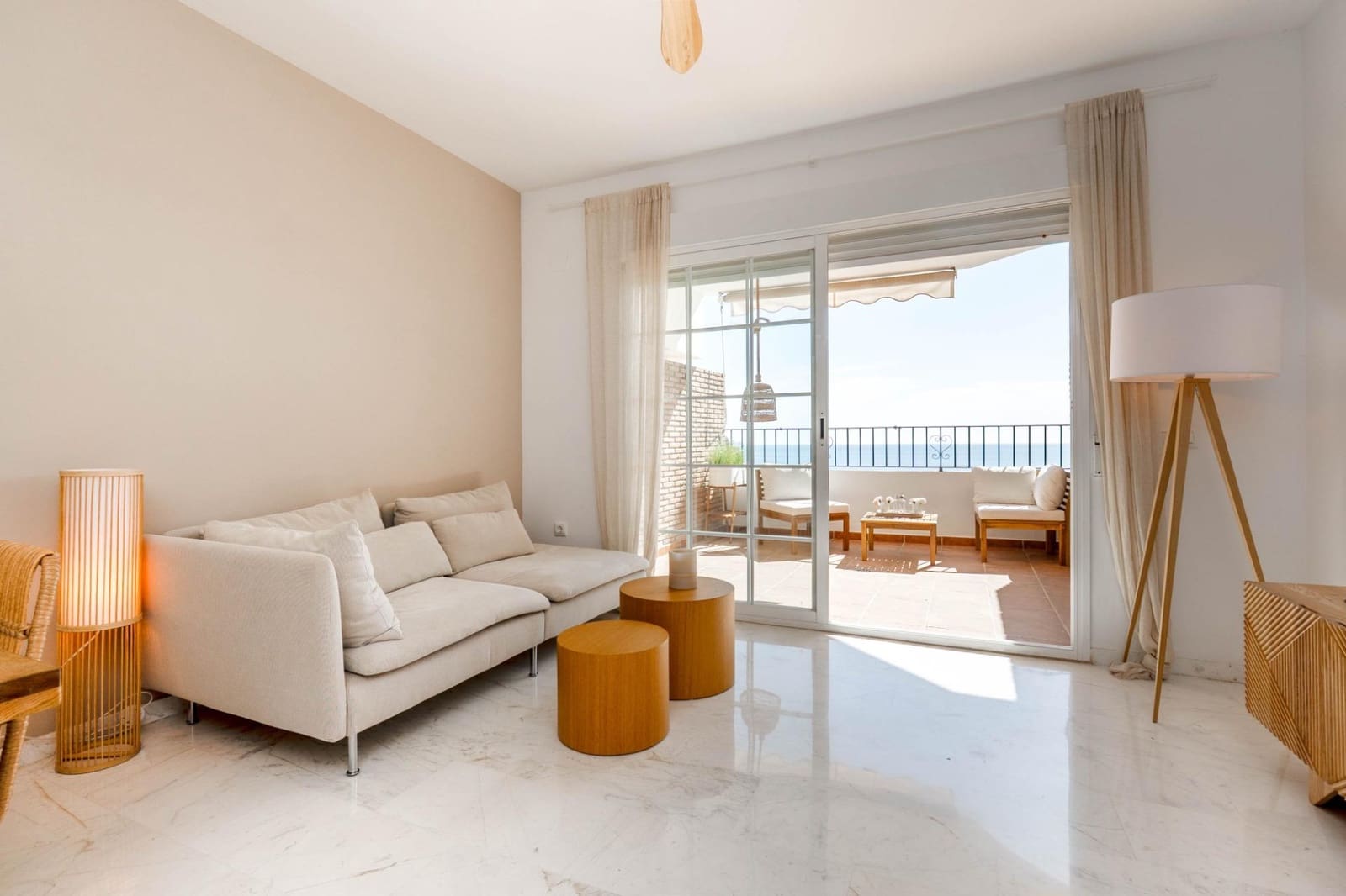 2 bedroom Apartment for sale in La Herradura with pool - € 279,000 (Ref: 9927665)