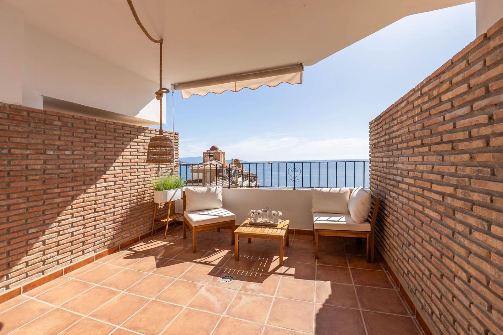 2 bedroom Apartment for sale in La Herradura with pool - € 279,000 (Ref: 9927665)