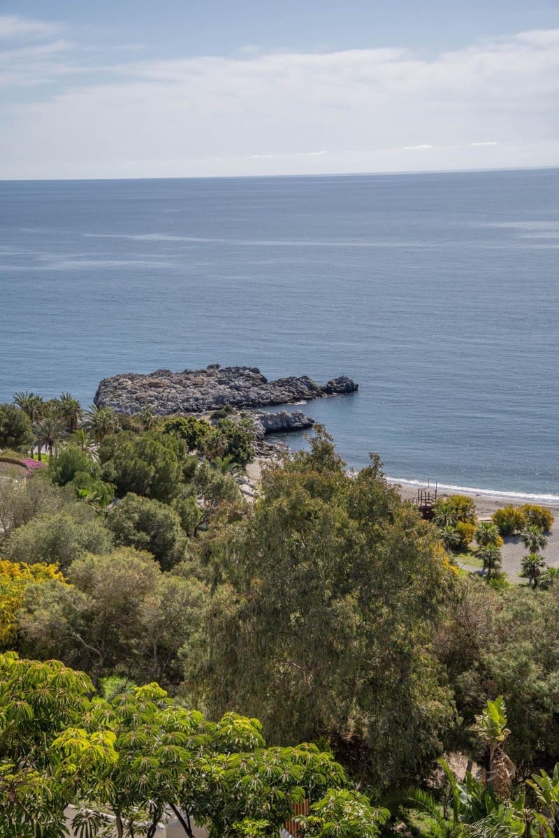 2 bedroom Apartment for sale in La Herradura with pool - € 279,000 (Ref: 9927665)