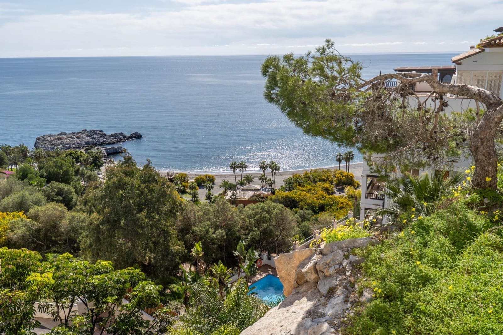 2 bedroom Apartment for sale in La Herradura with pool - € 279,000 (Ref: 9927665)