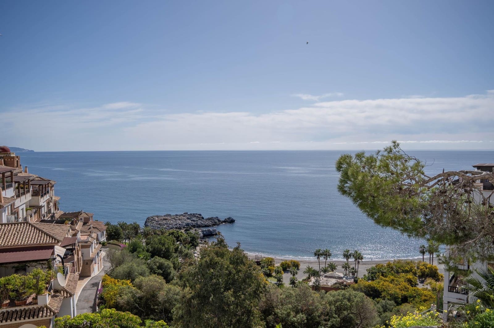 2 bedroom Apartment for sale in La Herradura with pool - € 279,000 (Ref: 9927665)