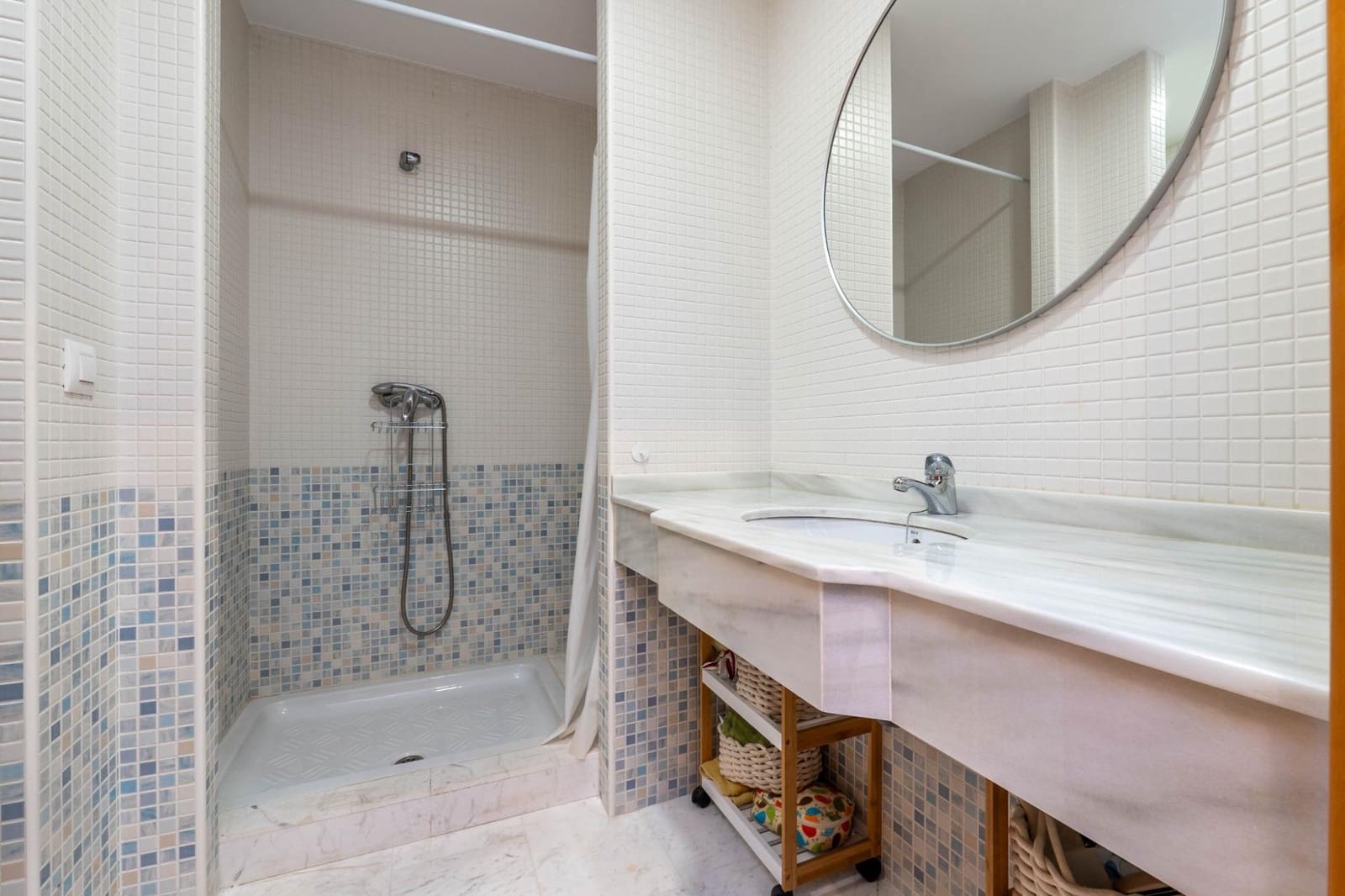 2 bedroom Apartment for sale in La Herradura with pool - € 279,000 (Ref: 9927665)