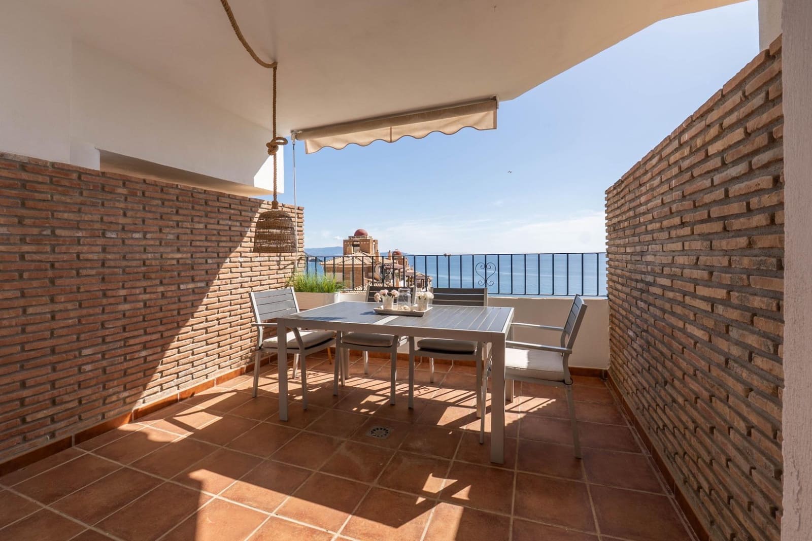 2 bedroom Apartment for sale in La Herradura with pool - € 279,000 (Ref: 9927665)