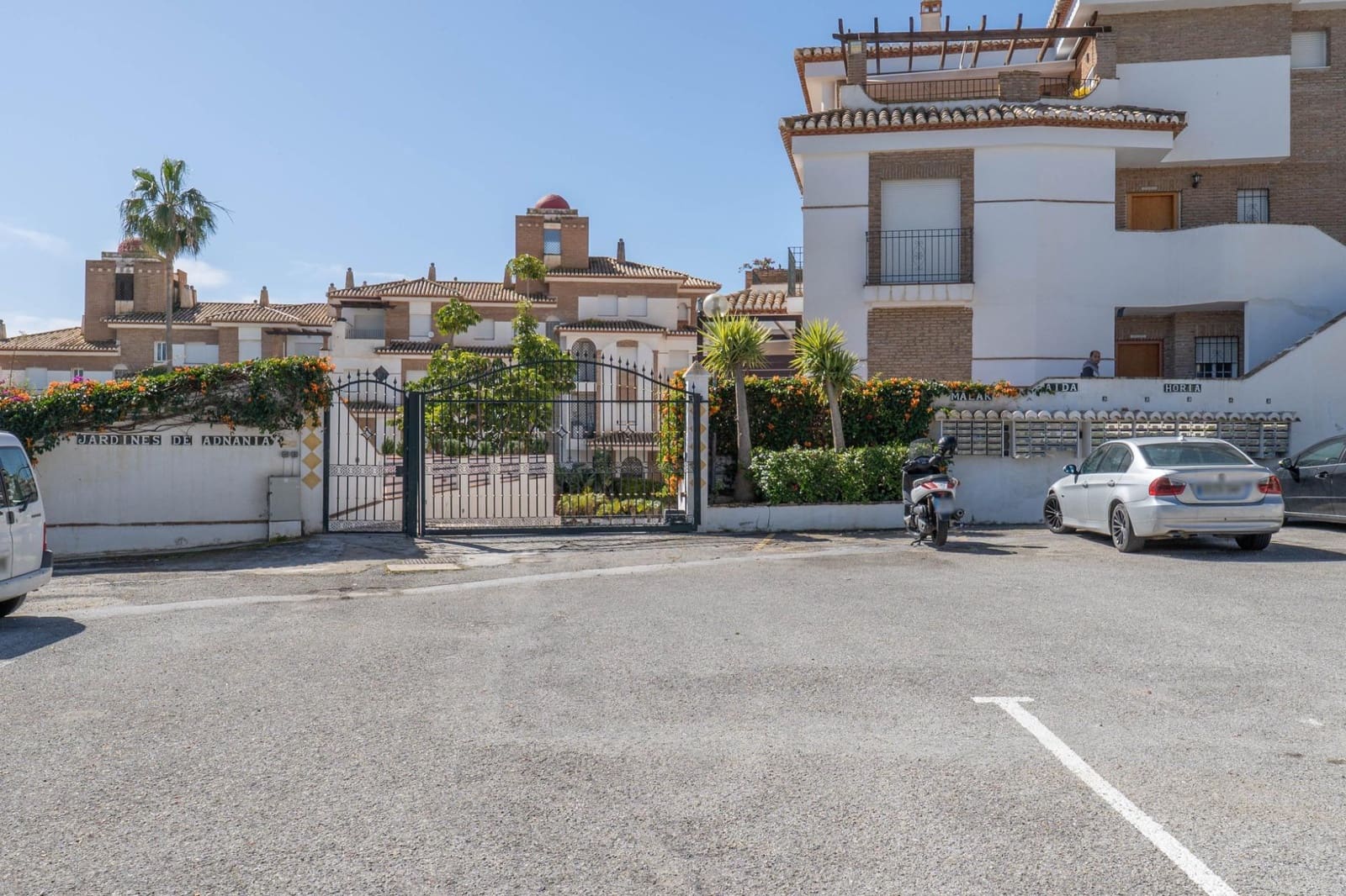 2 bedroom Apartment for sale in La Herradura with pool - € 279,000 (Ref: 9927665)