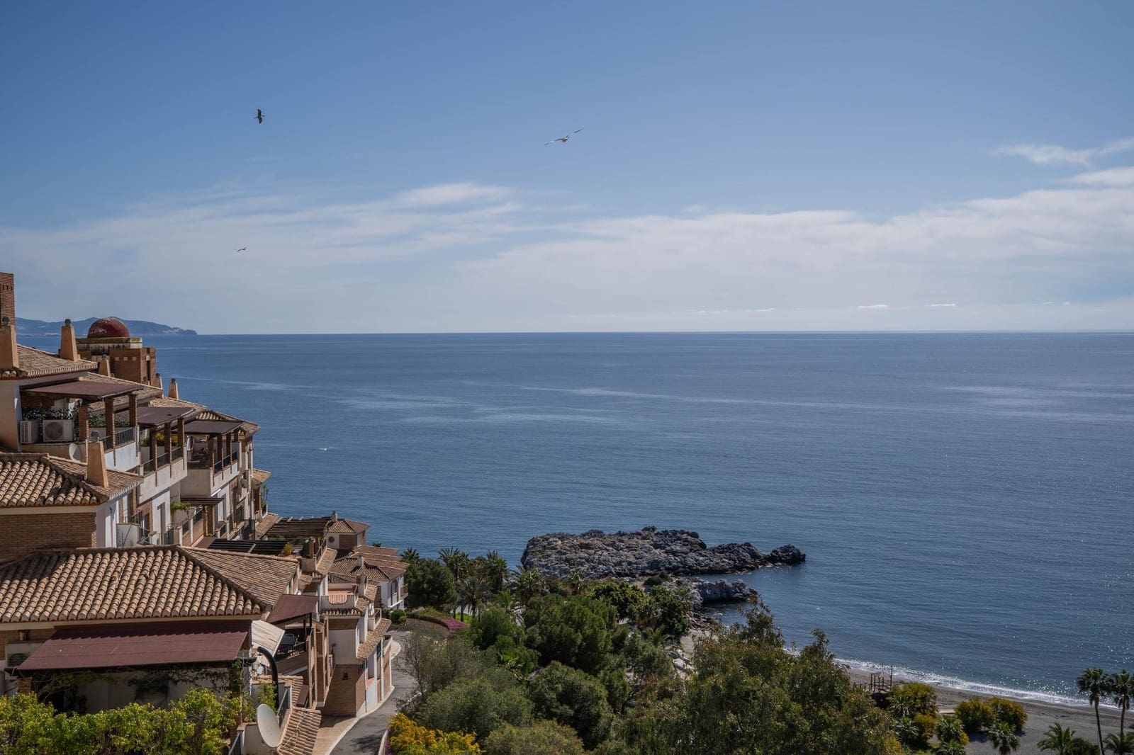2 bedroom Apartment for sale in La Herradura with pool - € 279,000 (Ref: 9927665)
