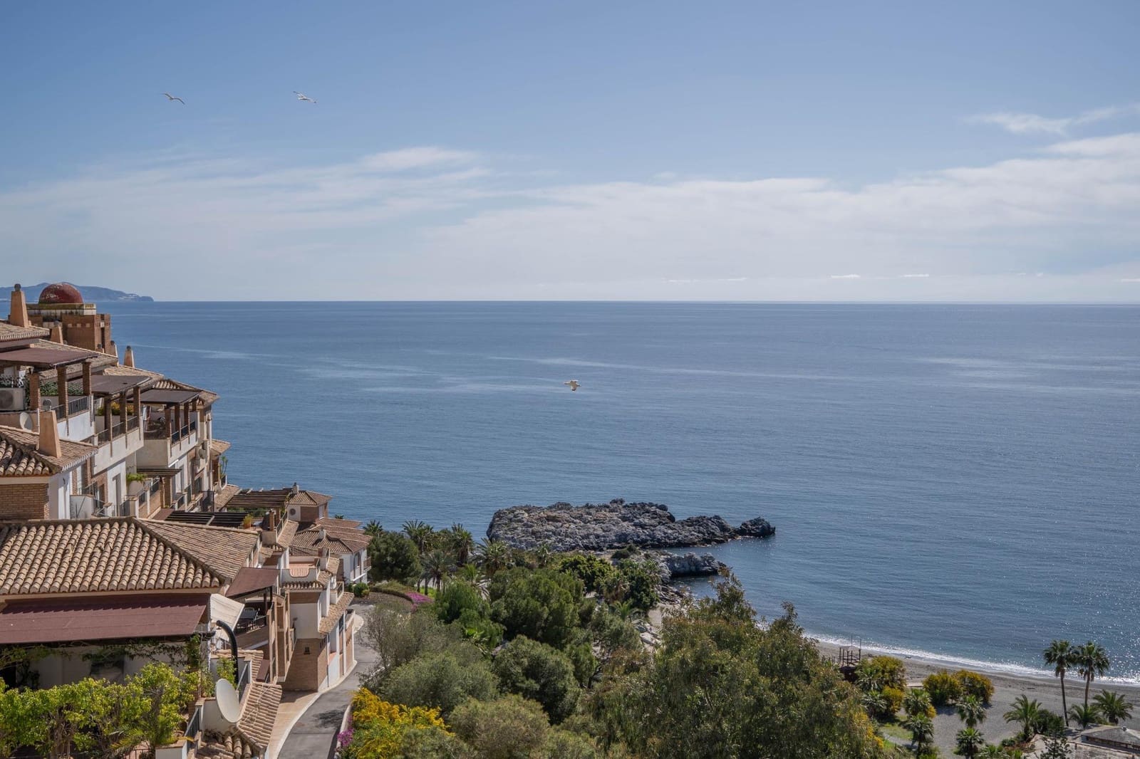 2 bedroom Apartment for sale in La Herradura with pool - € 279,000 (Ref: 9927665)