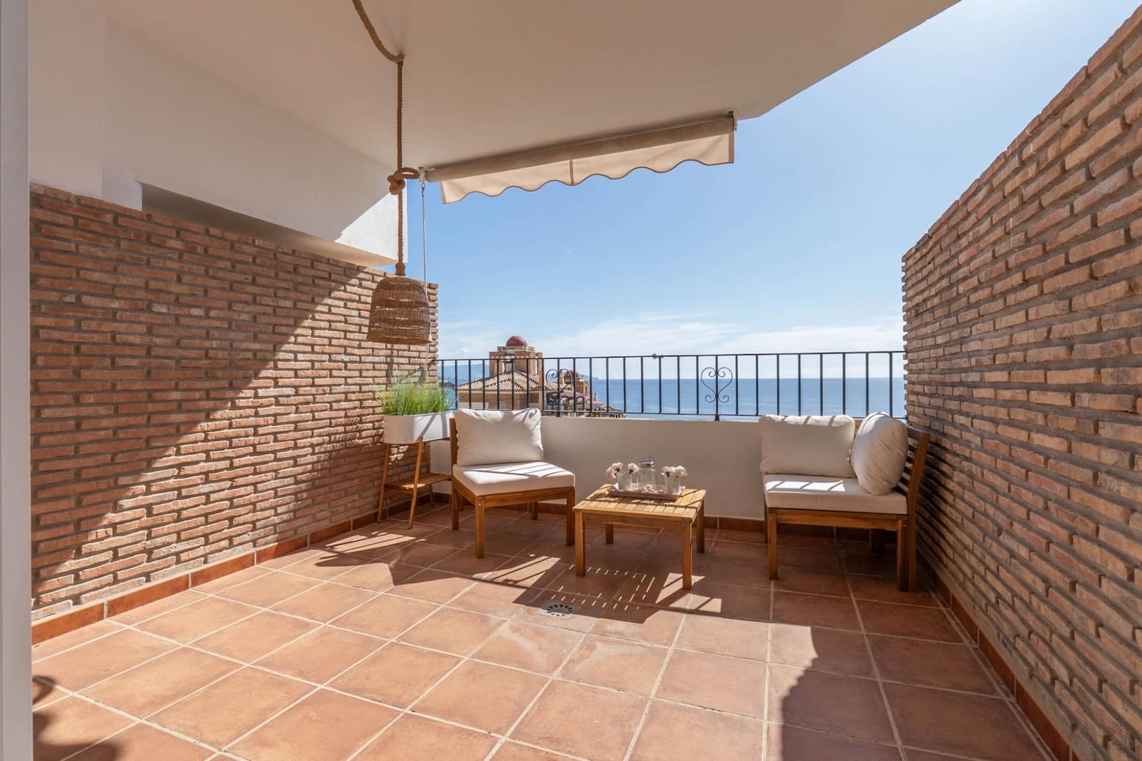 2 bedroom Apartment for sale in La Herradura with pool - € 279,000 (Ref: 9927665)