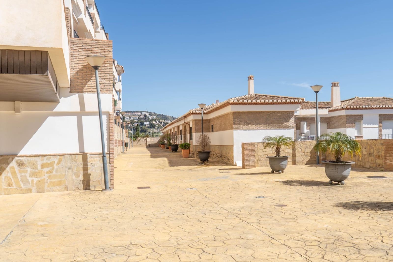 2 bedroom Apartment for sale in La Herradura with pool - € 279,000 (Ref: 9927665)