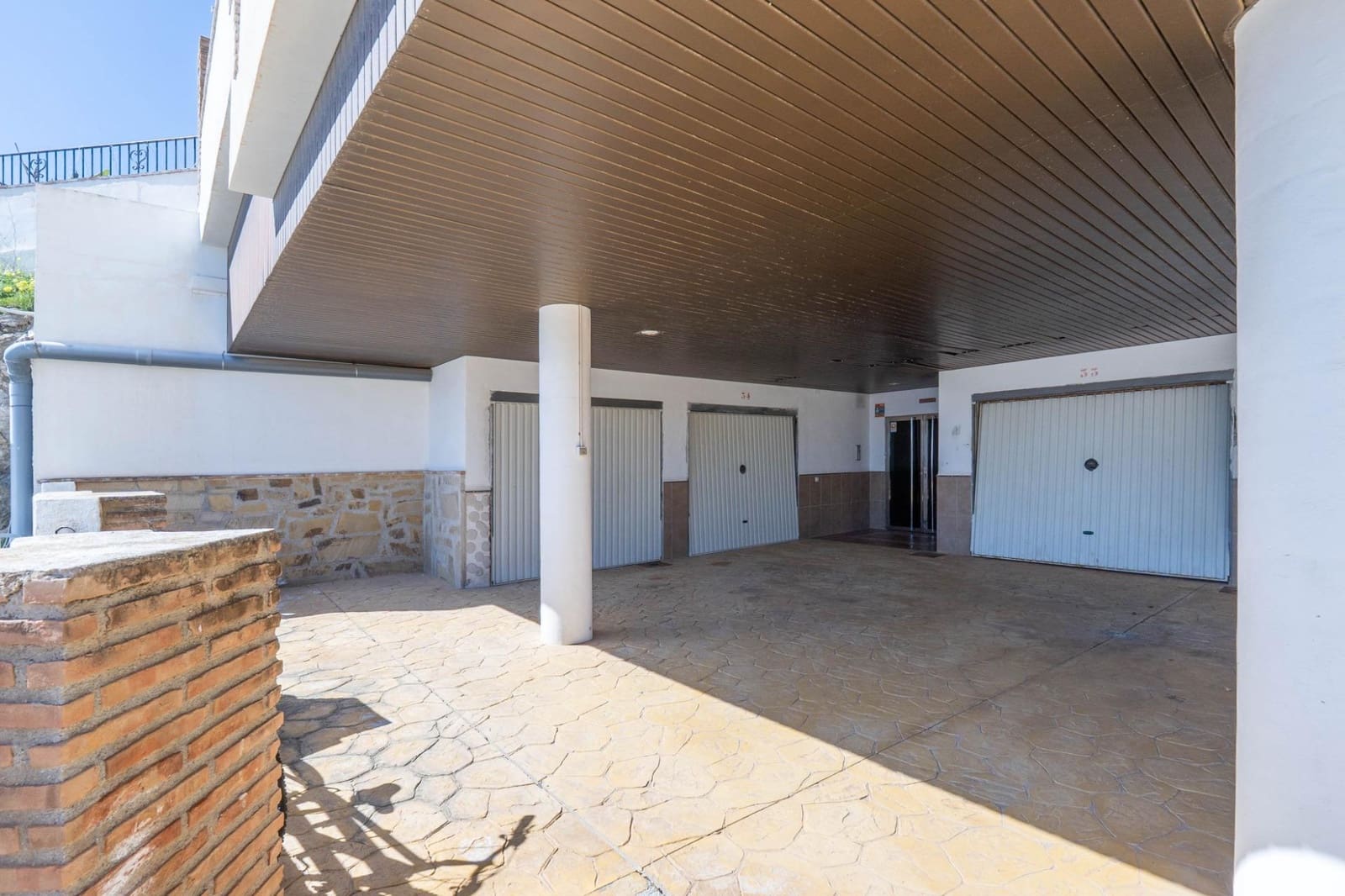 2 bedroom Apartment for sale in La Herradura with pool - € 279,000 (Ref: 9927665)
