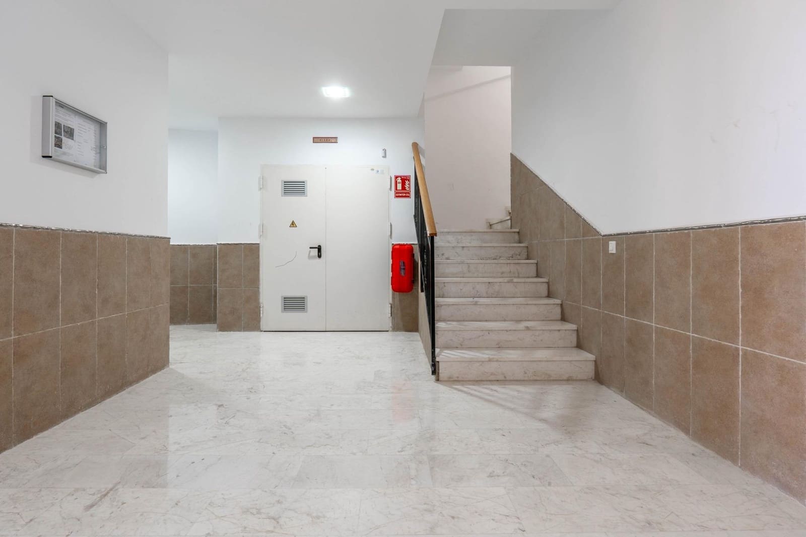 2 bedroom Apartment for sale in La Herradura with pool - € 279,000 (Ref: 9927665)