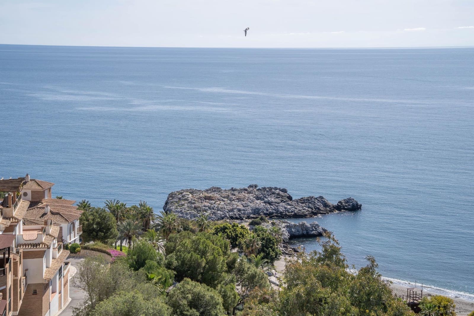 2 bedroom Apartment for sale in La Herradura with pool - € 279,000 (Ref: 9927665)