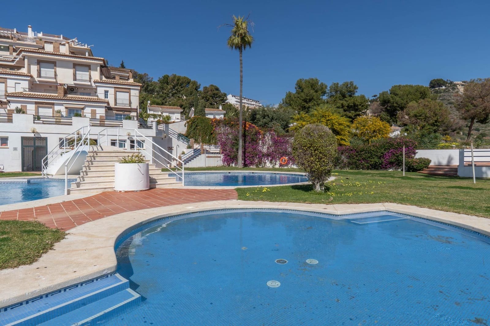 2 bedroom Apartment for sale in La Herradura with pool - € 279,000 (Ref: 9927665)