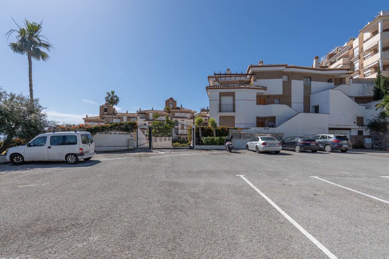 2 bedroom Apartment for sale in La Herradura with pool - € 279,000 (Ref: 9927665)