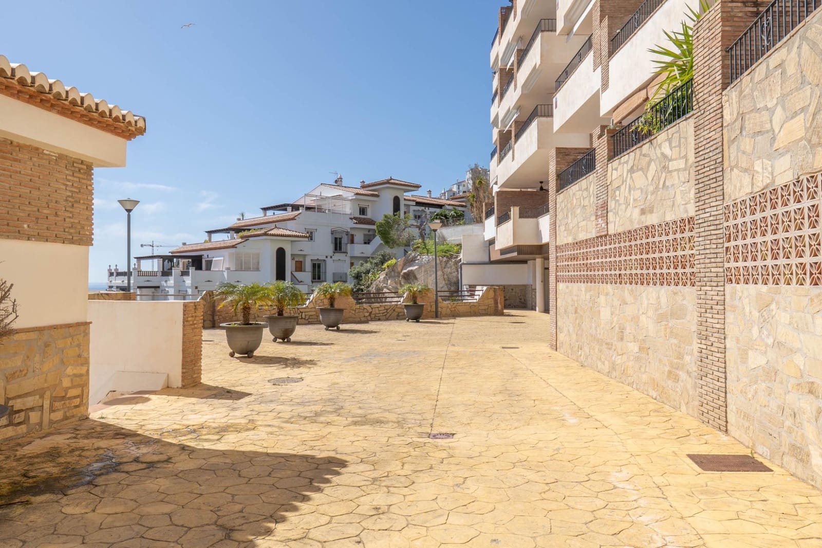 2 bedroom Apartment for sale in La Herradura with pool - € 279,000 (Ref: 9927665)