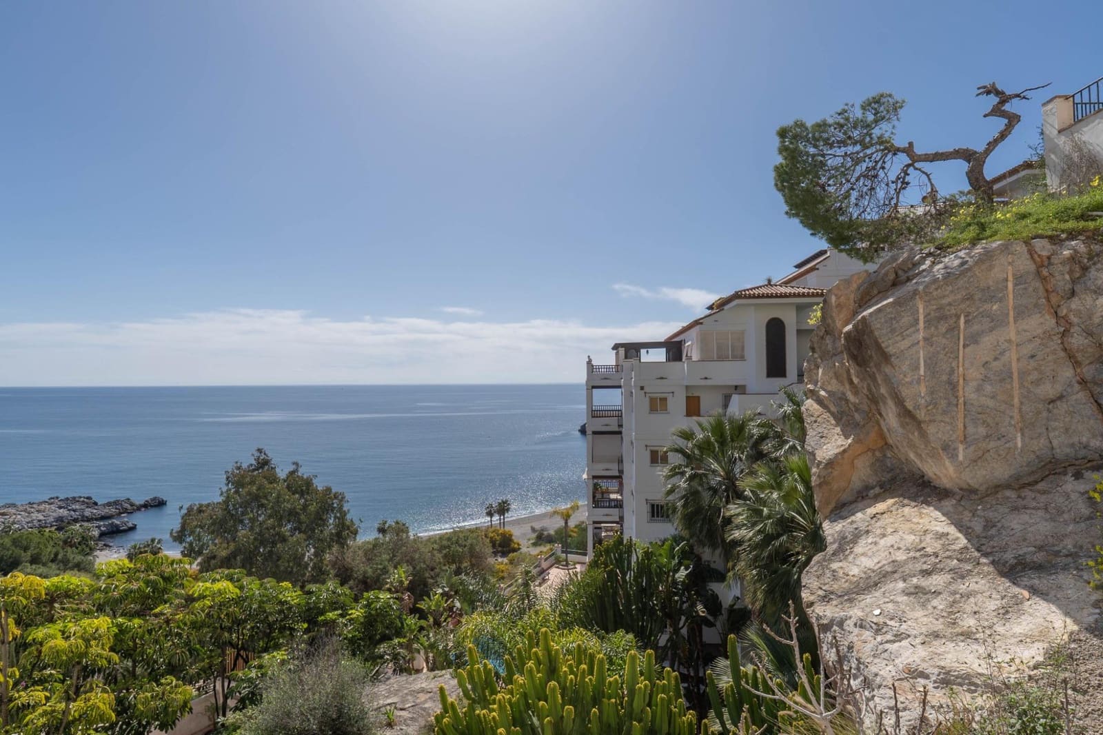 2 bedroom Apartment for sale in La Herradura with pool - € 279,000 (Ref: 9927665)