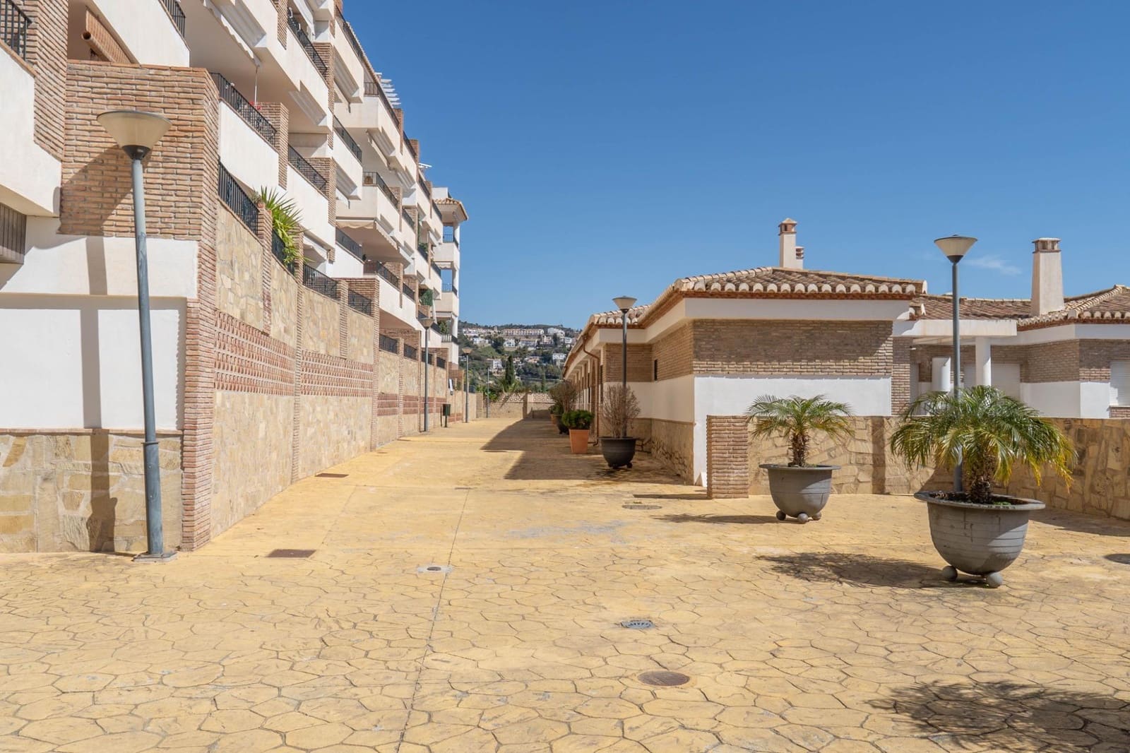 2 bedroom Apartment for sale in La Herradura with pool - € 279,000 (Ref: 9927665)