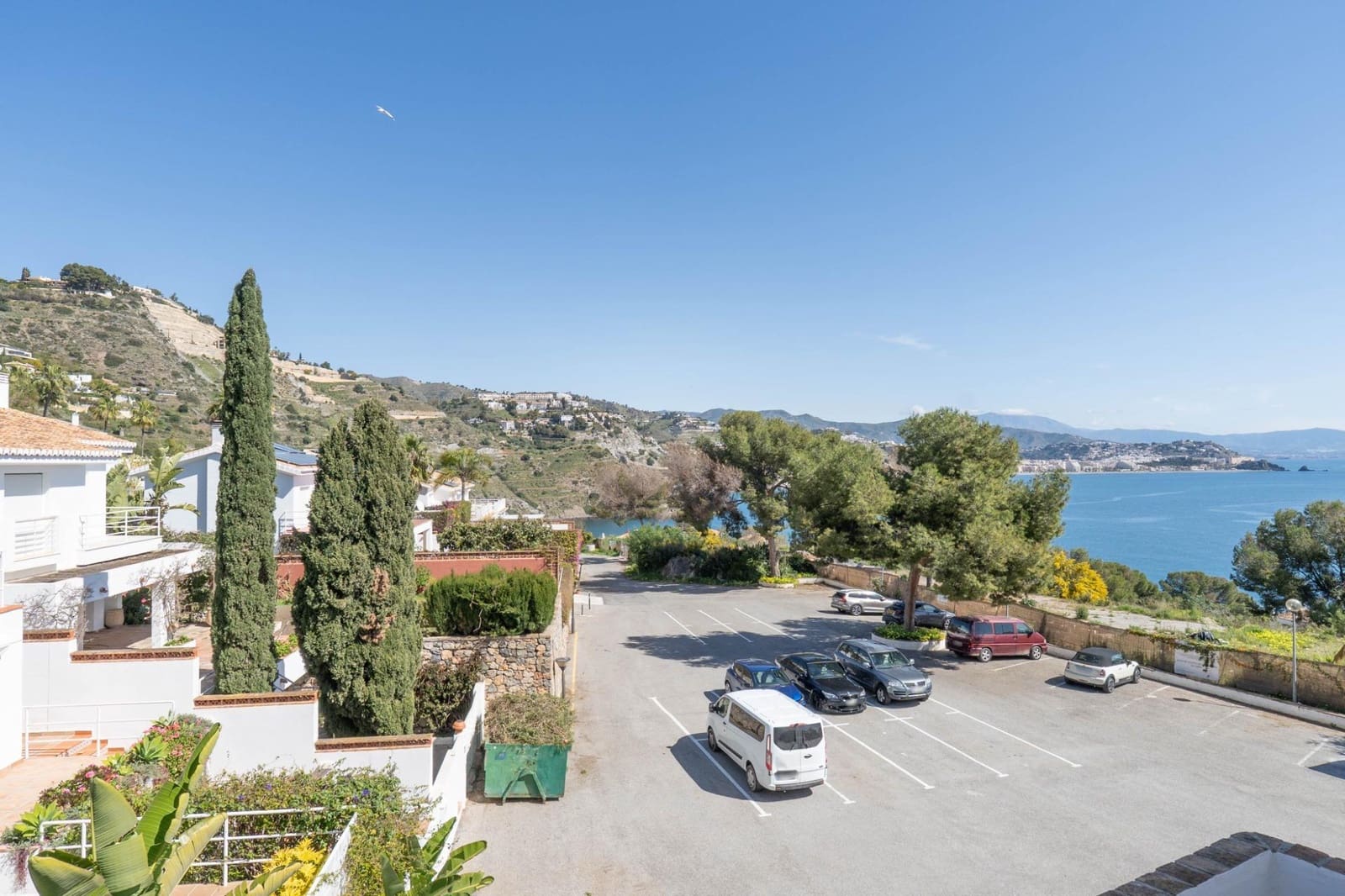 2 bedroom Apartment for sale in La Herradura with pool - € 279,000 (Ref: 9927665)