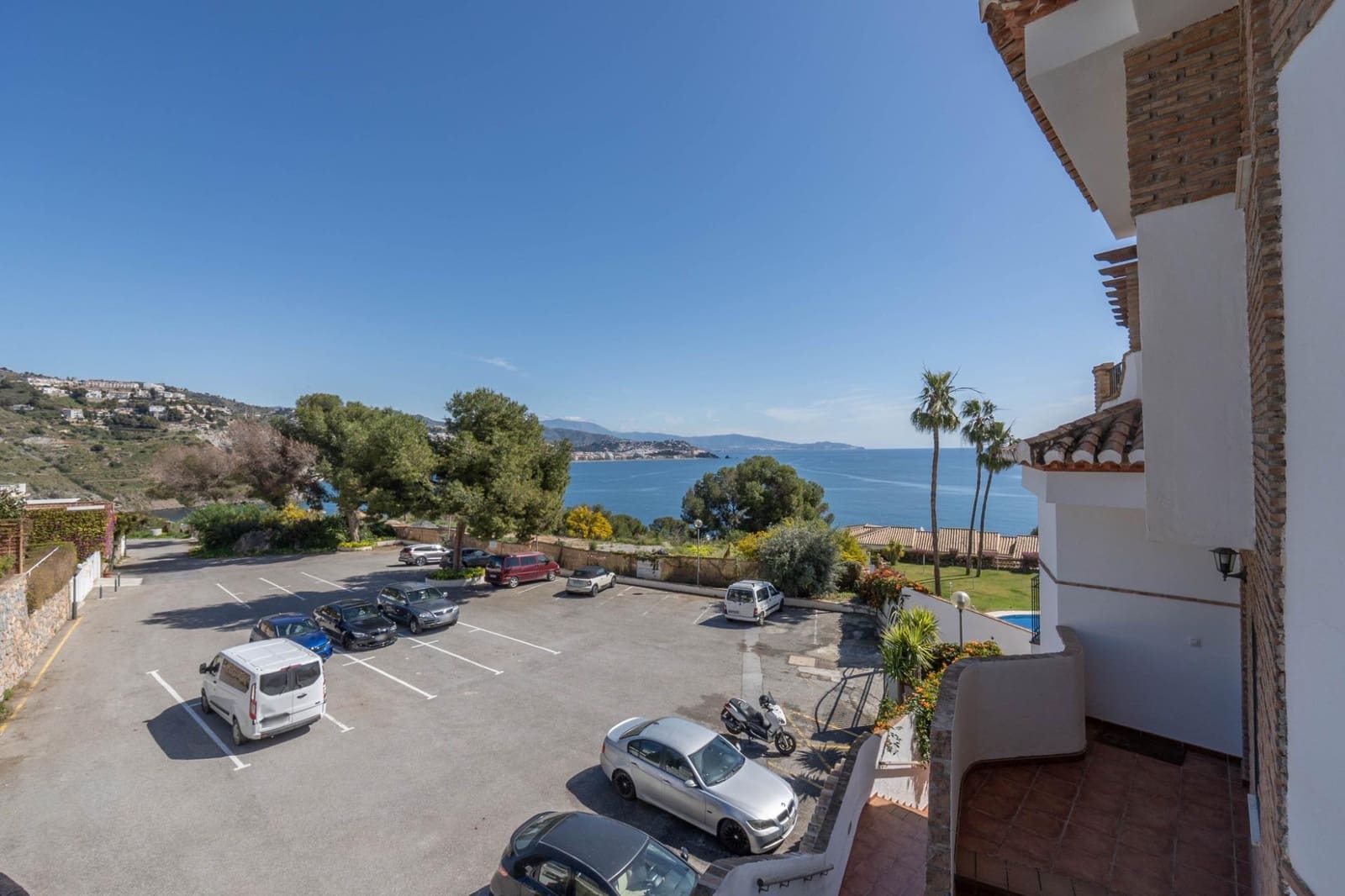2 bedroom Apartment for sale in La Herradura with pool - € 279,000 (Ref: 9927665)