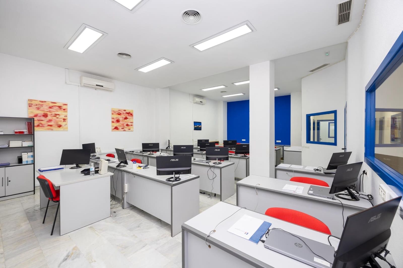 Erhverv til salg i Granada by - € 295.000 (Ref: 9927666)