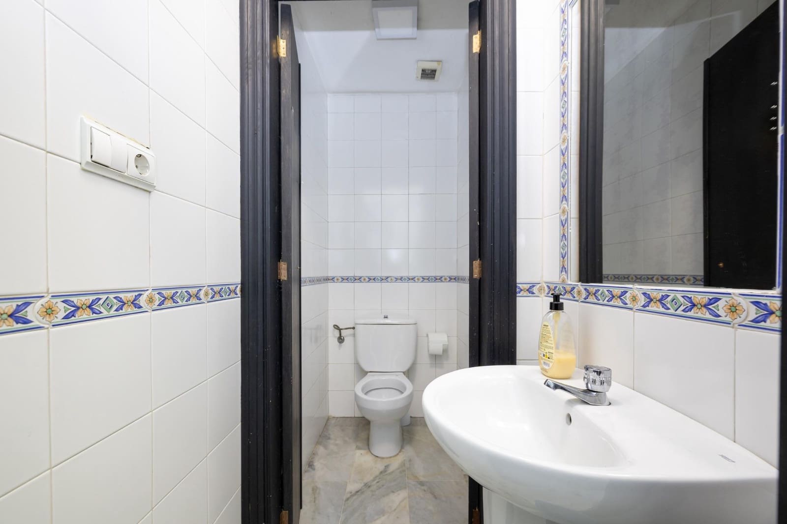 Erhverv til salg i Granada by - € 295.000 (Ref: 9927666)