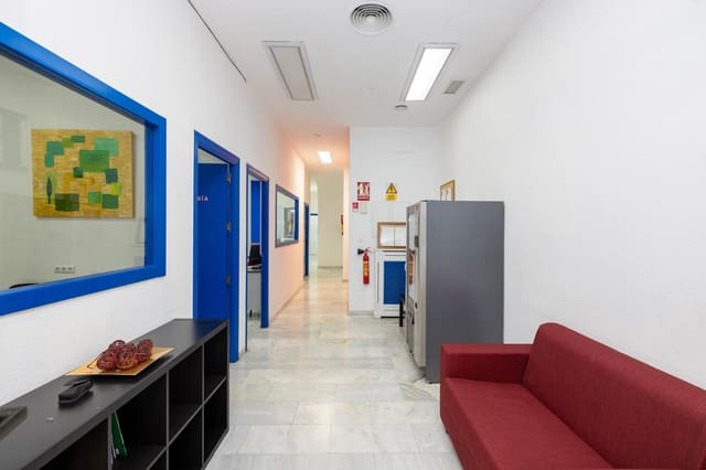 Erhverv til salg i Pajaritos - Plaza de Toros, Granada by - € 295.000 (Ref: 9927666)