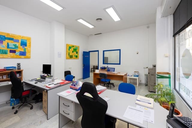 Erhverv til salg i Pajaritos - Plaza de Toros, Granada by - € 295.000 (Ref: 9927666)