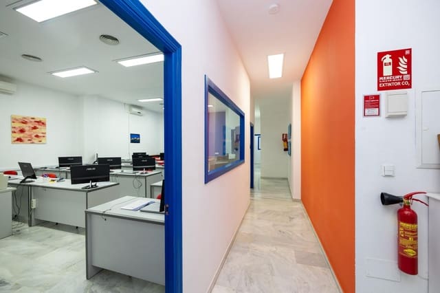 Erhverv til salg i Pajaritos - Plaza de Toros, Granada by - € 295.000 (Ref: 9927666)